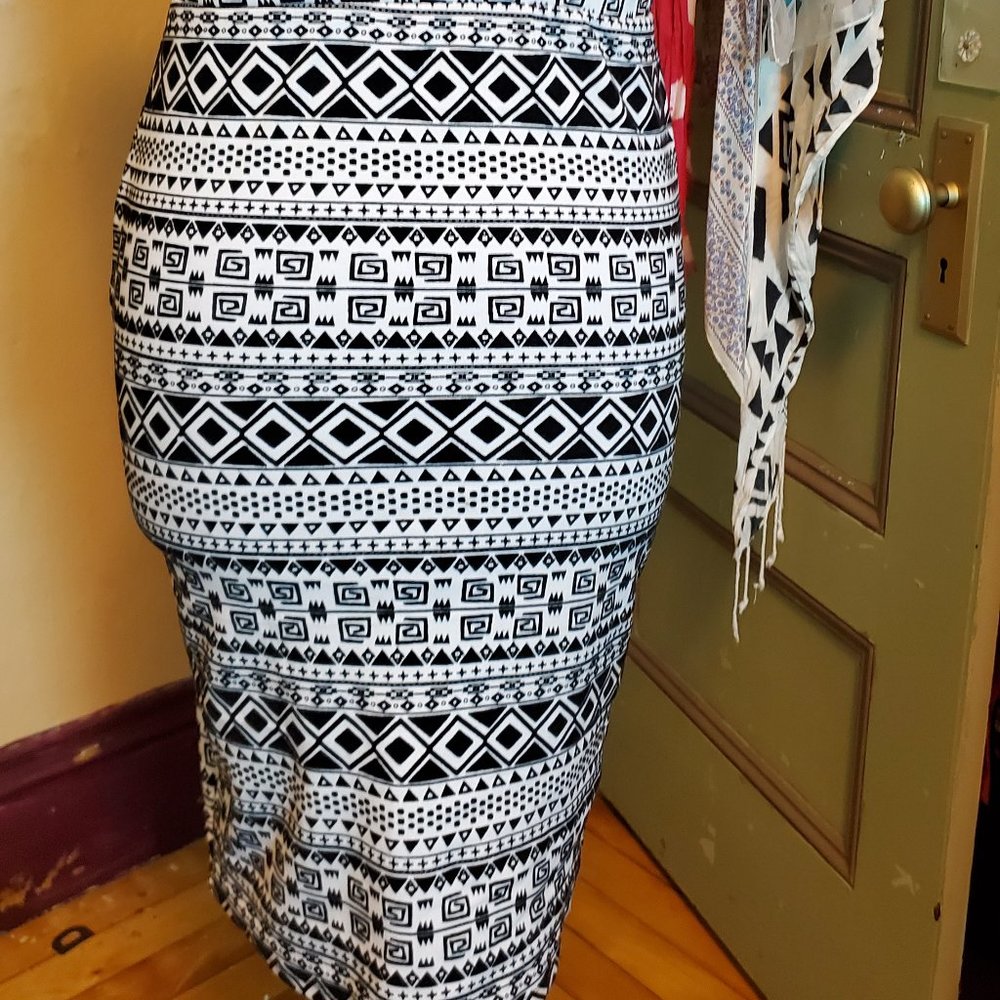 Black and white geometric pencil skirt